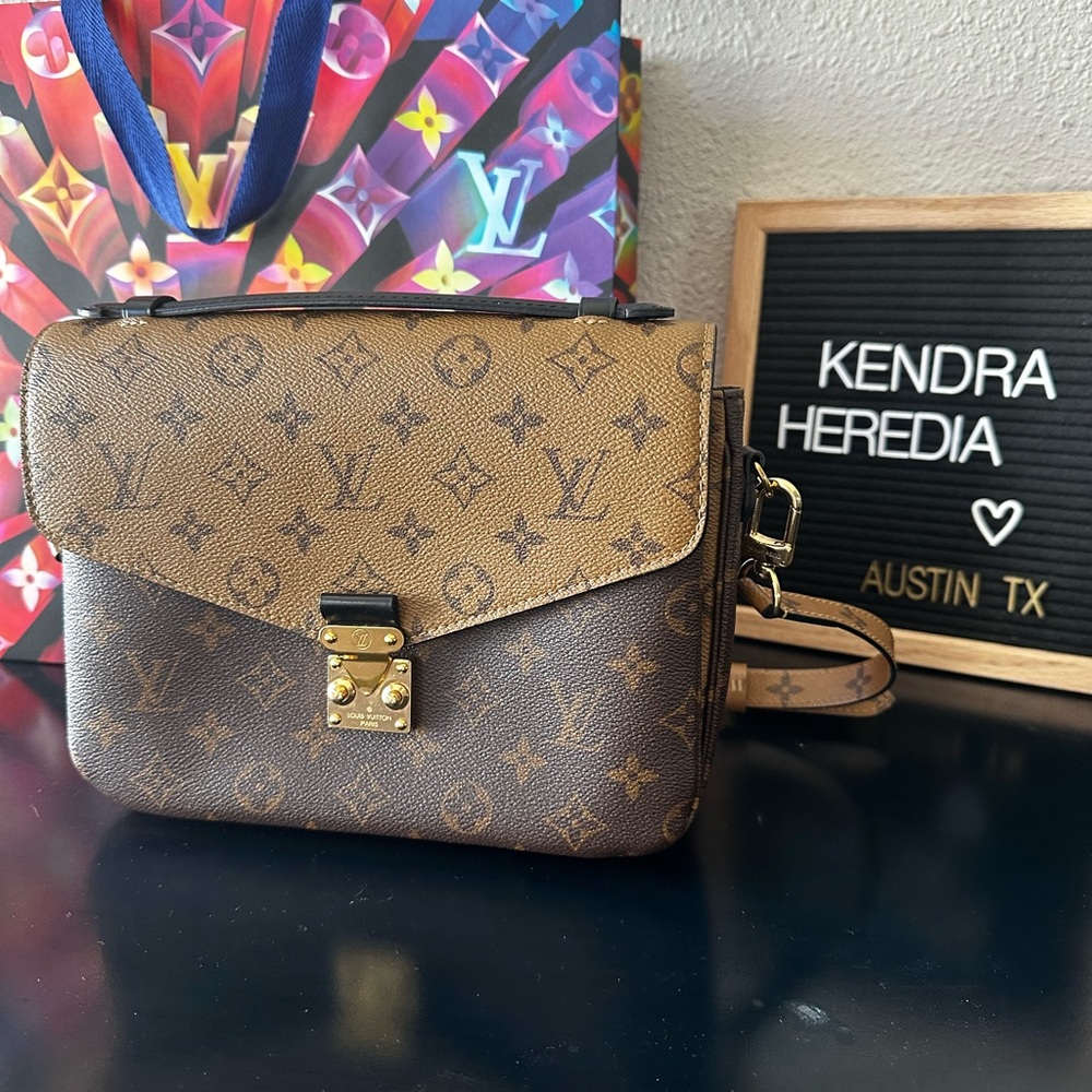 SOLD Louis Vuitton Pochette Métis Reverse Monogram